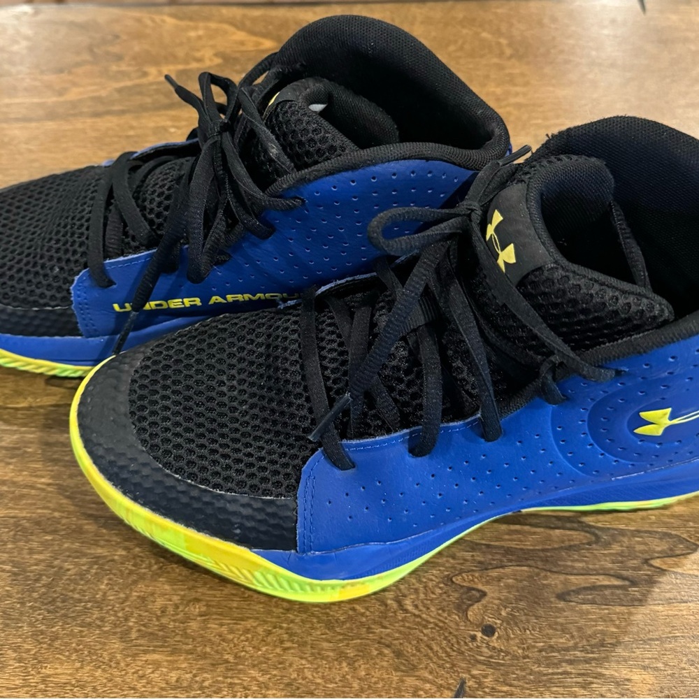 Under Armour shoes size 6Y